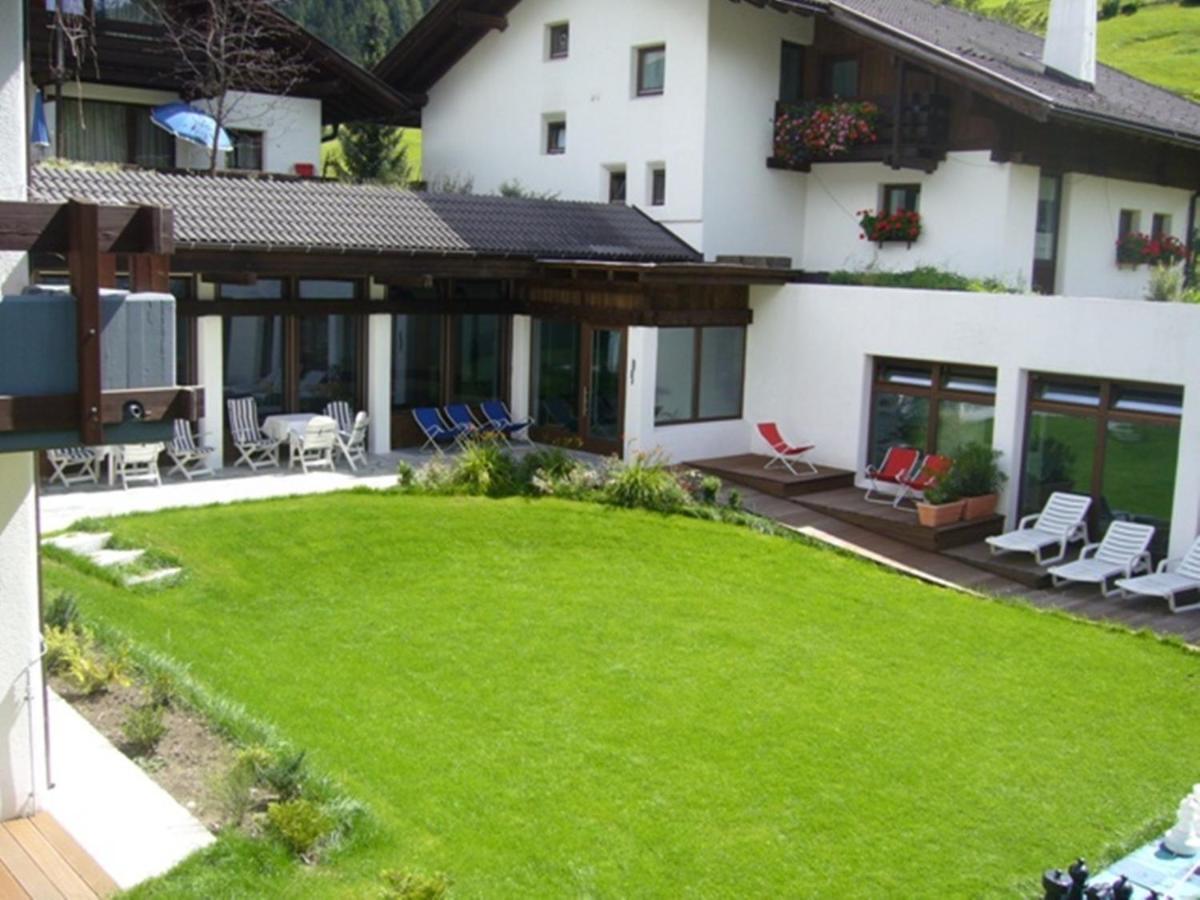 Residence Silvester Racines Esterno foto